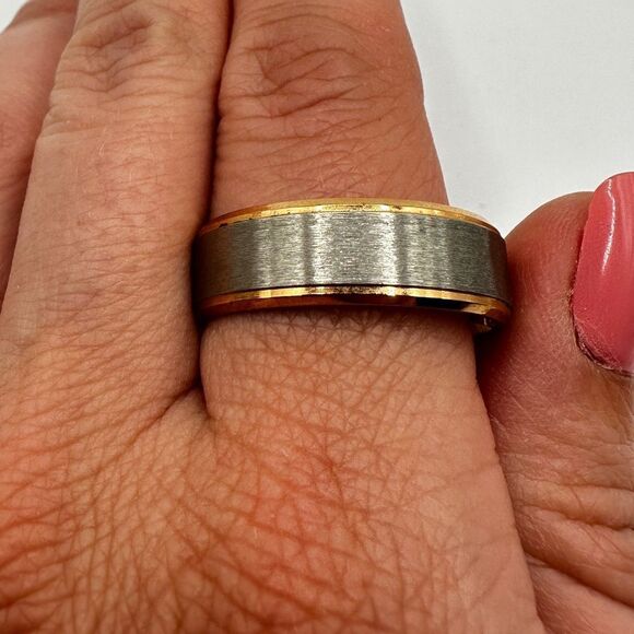 Men's size 14 yellow gold tone and brushed silver tone ring, wedding band! - Picture 5 of 11
